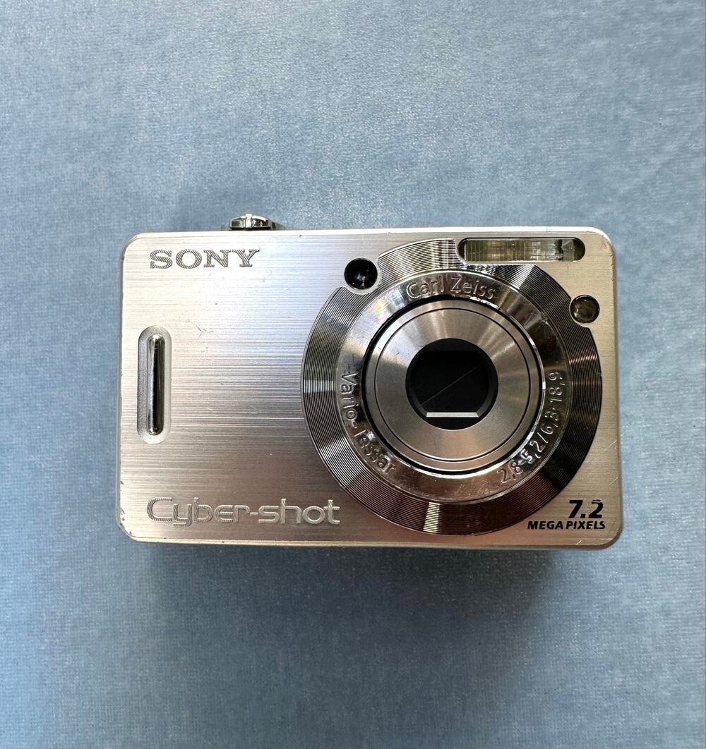 Sony Cyber-shot DSC-W55 7.2MP Digital Camera Silver Carl Zeiss